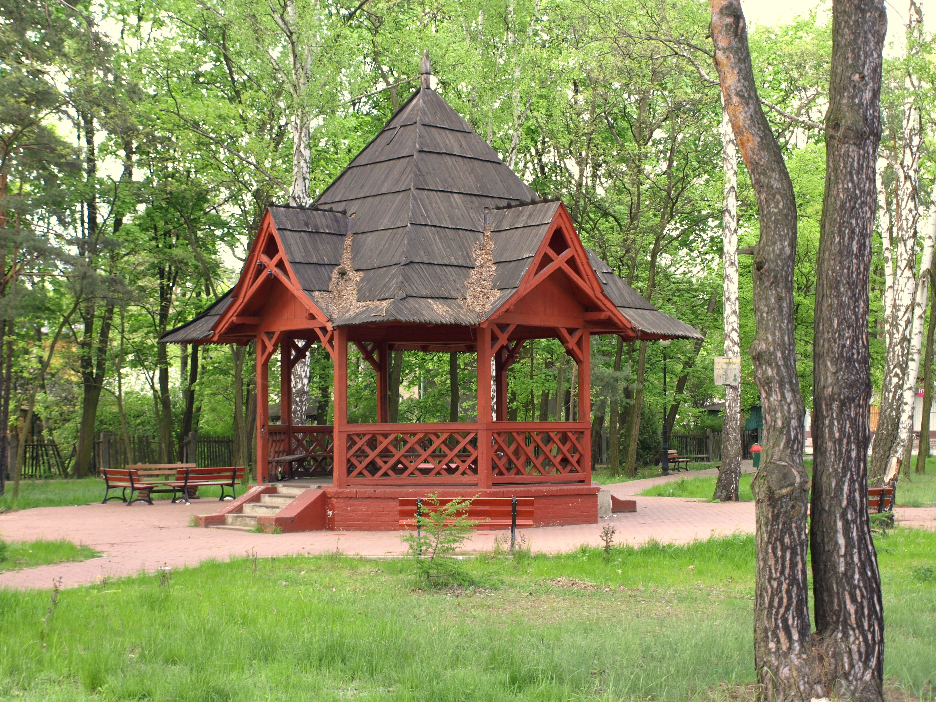 Park z altaną w Żarkach Letnisku